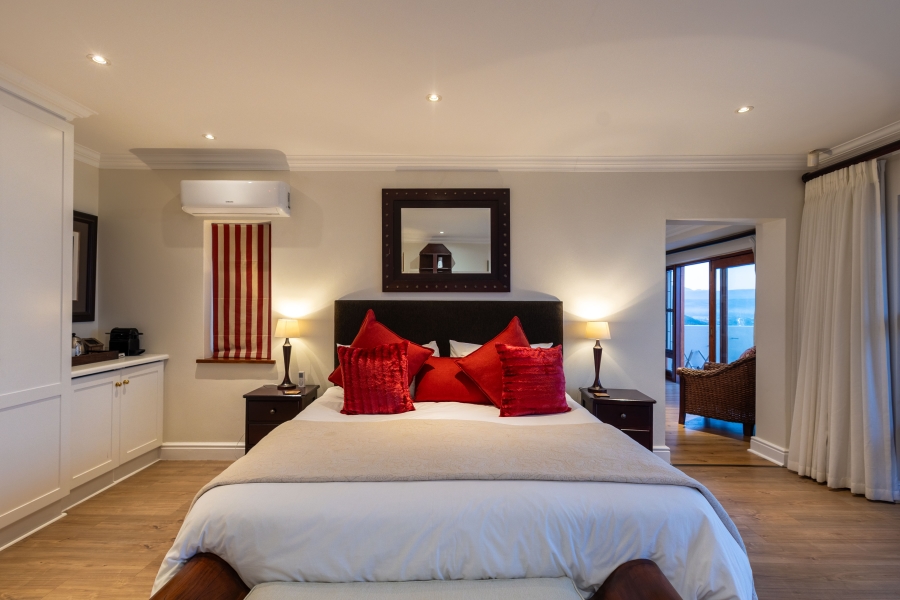 7 Bedroom Property for Sale in Bowtie Western Cape